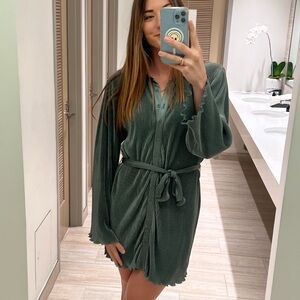 Green Long Sleeve Dressy Button Up/Tie Dress